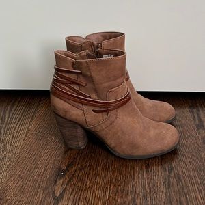 Size 6 suede ankle boots